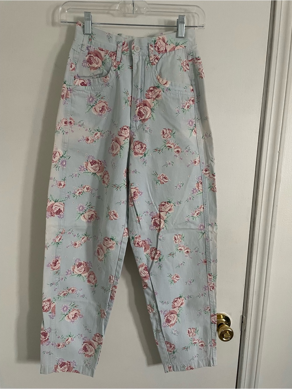 Floral High-Waist Women’s Vintage Jeans in Light Blue with Pink Rose Print